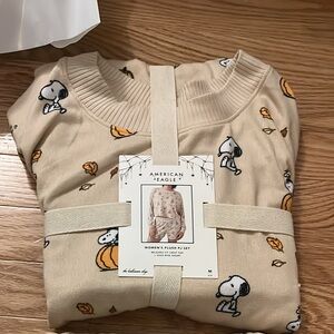 Medium American eagle (AE) peanuts snoopy pumpkin fall pjs